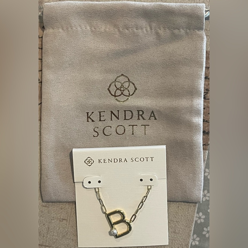 Kendra Scott Gold Link Chain Initial “B” Pendant Necklace new with dust bag